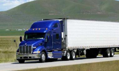 فتح شركة نقل بالشاحنات: خطة عمل كيف تبدأ عملك الخاص في مجال النقل بالشاحنات
